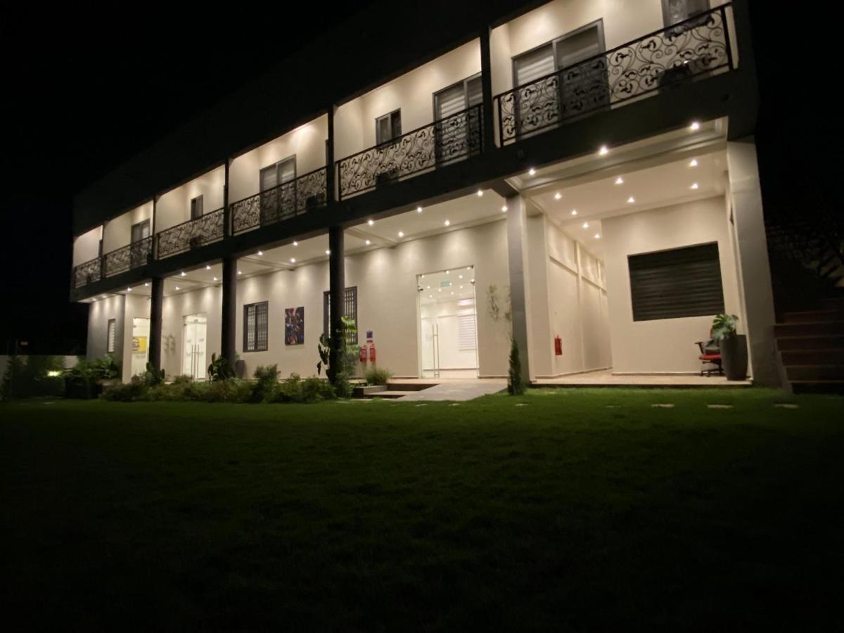 Hotel Eagle Vault Kwabenya Exterior foto